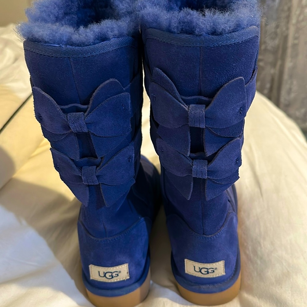UGG Woman’s Sz 7 Boots || Blue